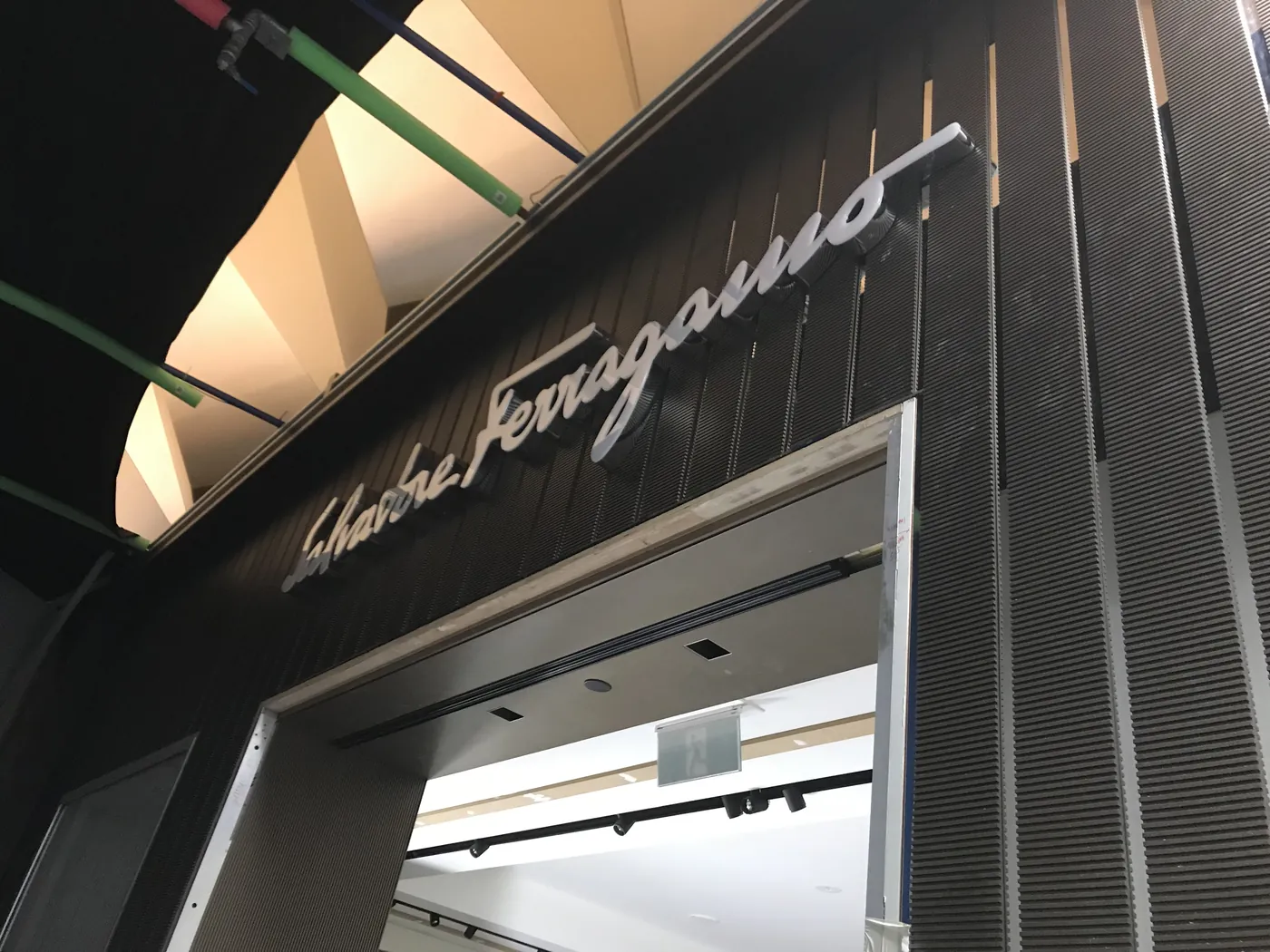 Mechanically fixed limestone panel installation for Salvatore Ferragamo boutique at Melbourne International Airport