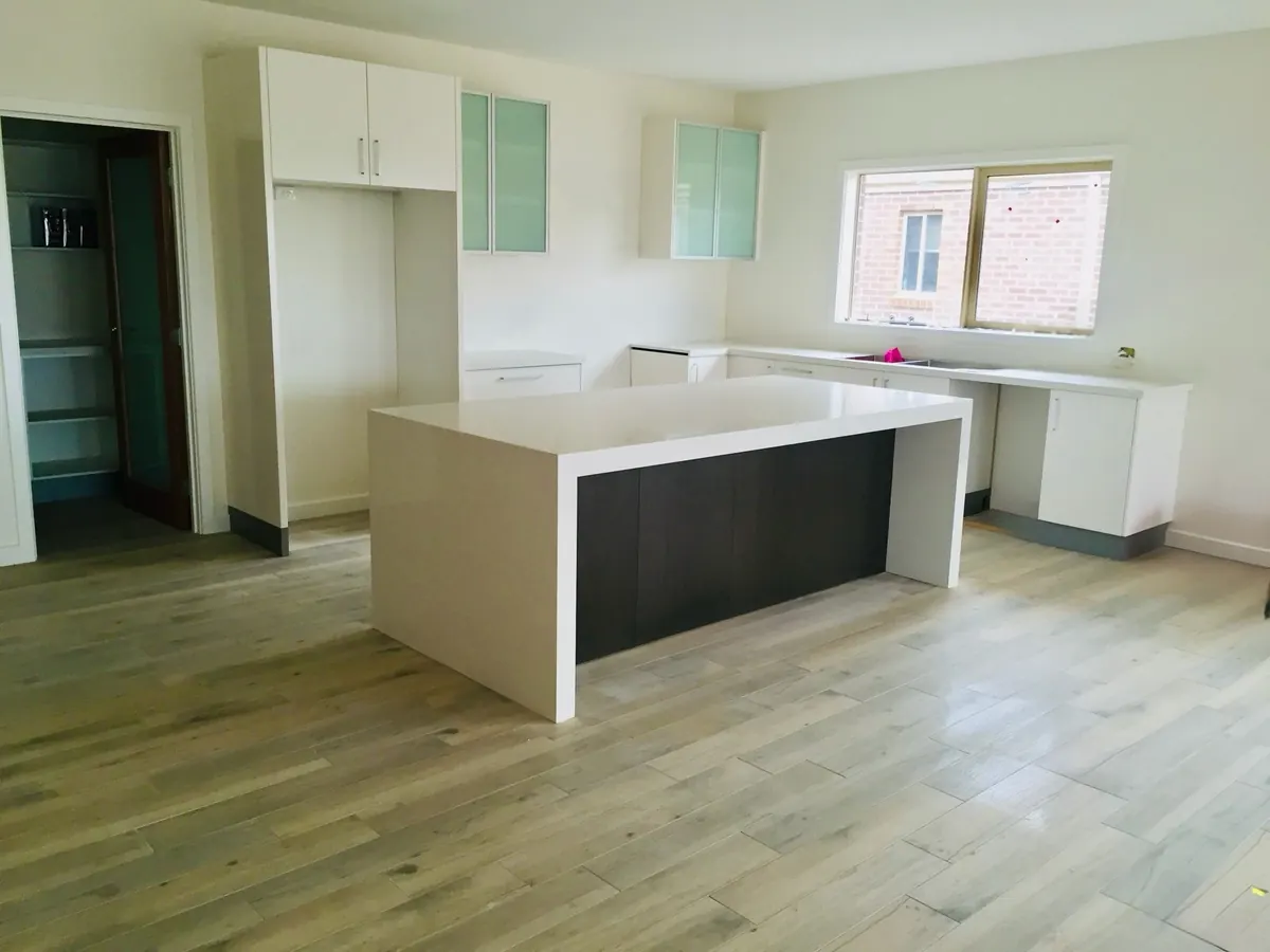 White kitchen benchtop with a uniform, consistent finish typical of engineered stone