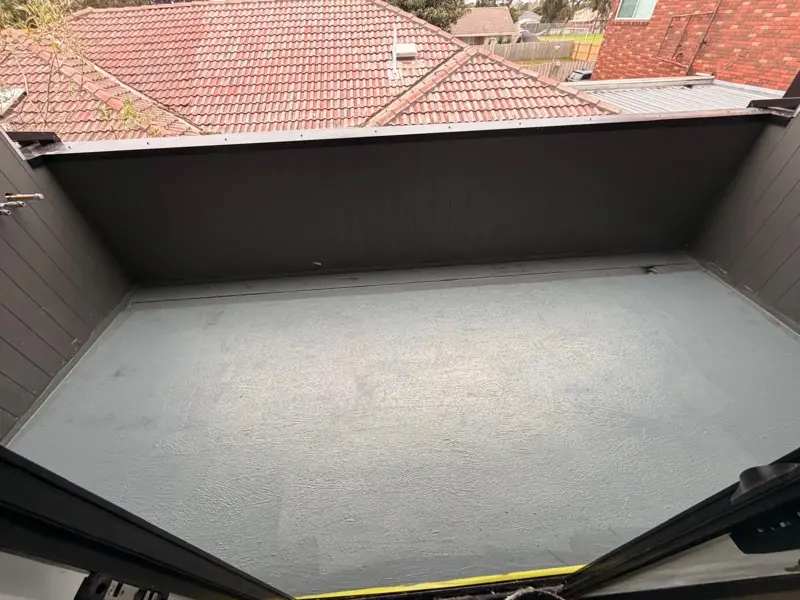 Correctly applied waterproofing membrane on a balcony deck
